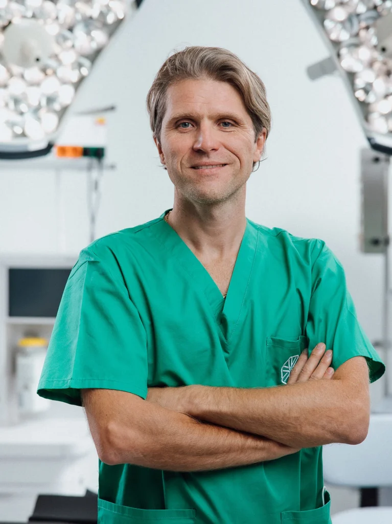 dr. Matej Delakorda